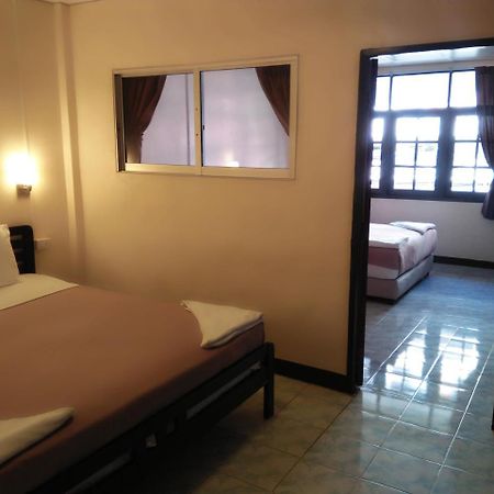 Stefan'S Guesthouse Jomtien Beach Extérieur photo