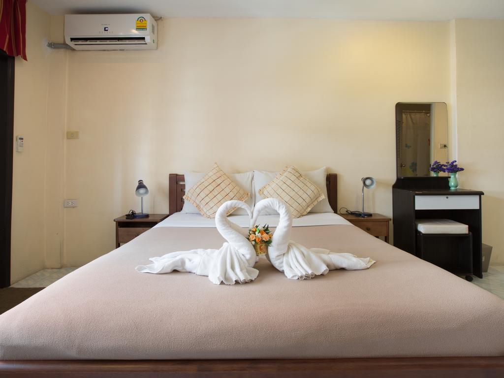 Stefan'S Guesthouse Jomtien Beach Extérieur photo