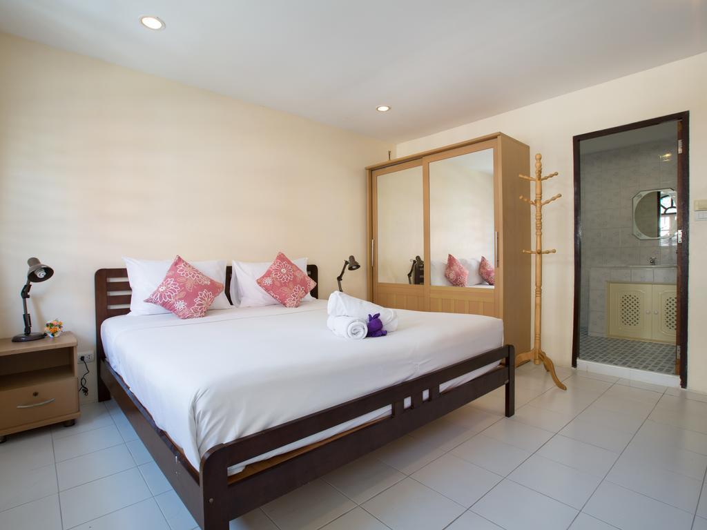 Stefan'S Guesthouse Jomtien Beach Extérieur photo