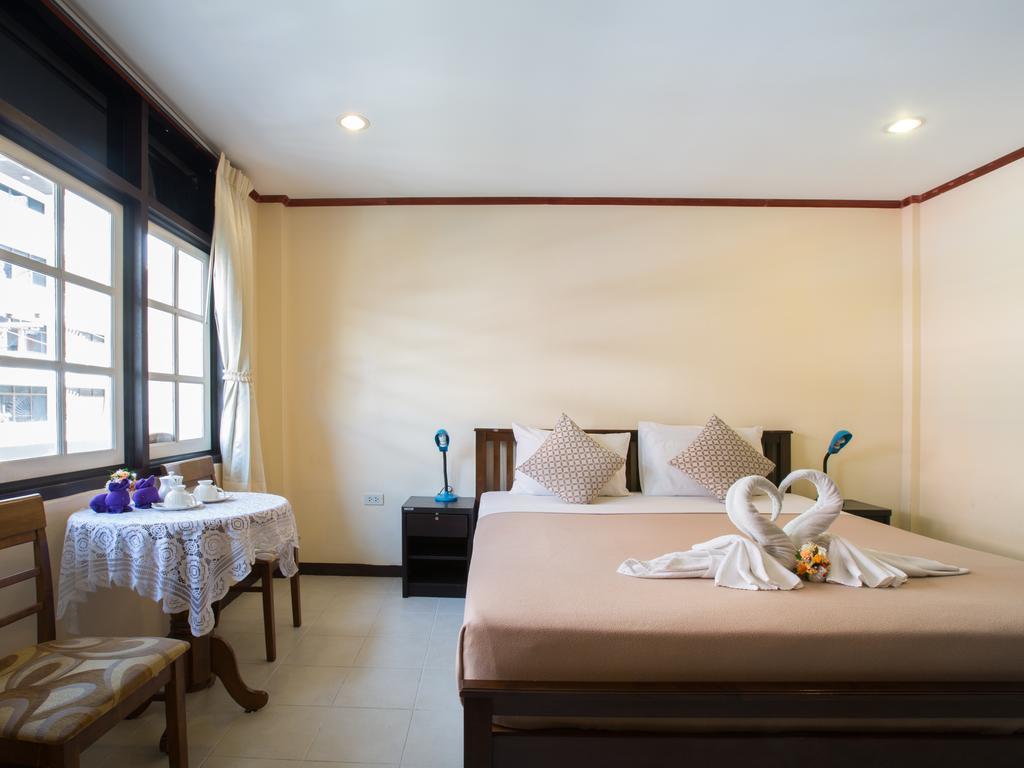 Stefan'S Guesthouse Jomtien Beach Extérieur photo