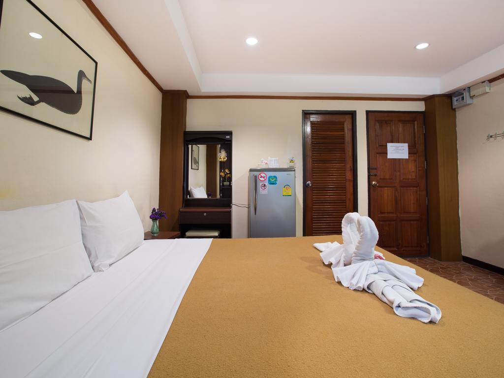 Stefan'S Guesthouse Jomtien Beach Extérieur photo