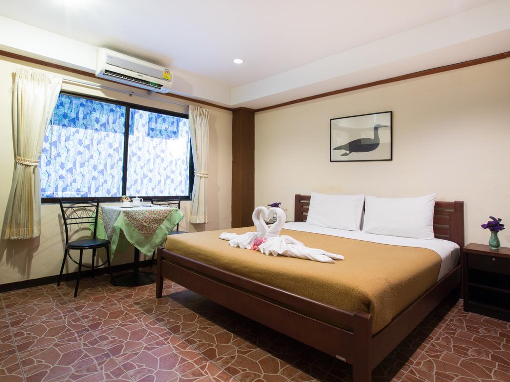 Stefan'S Guesthouse Jomtien Beach Extérieur photo