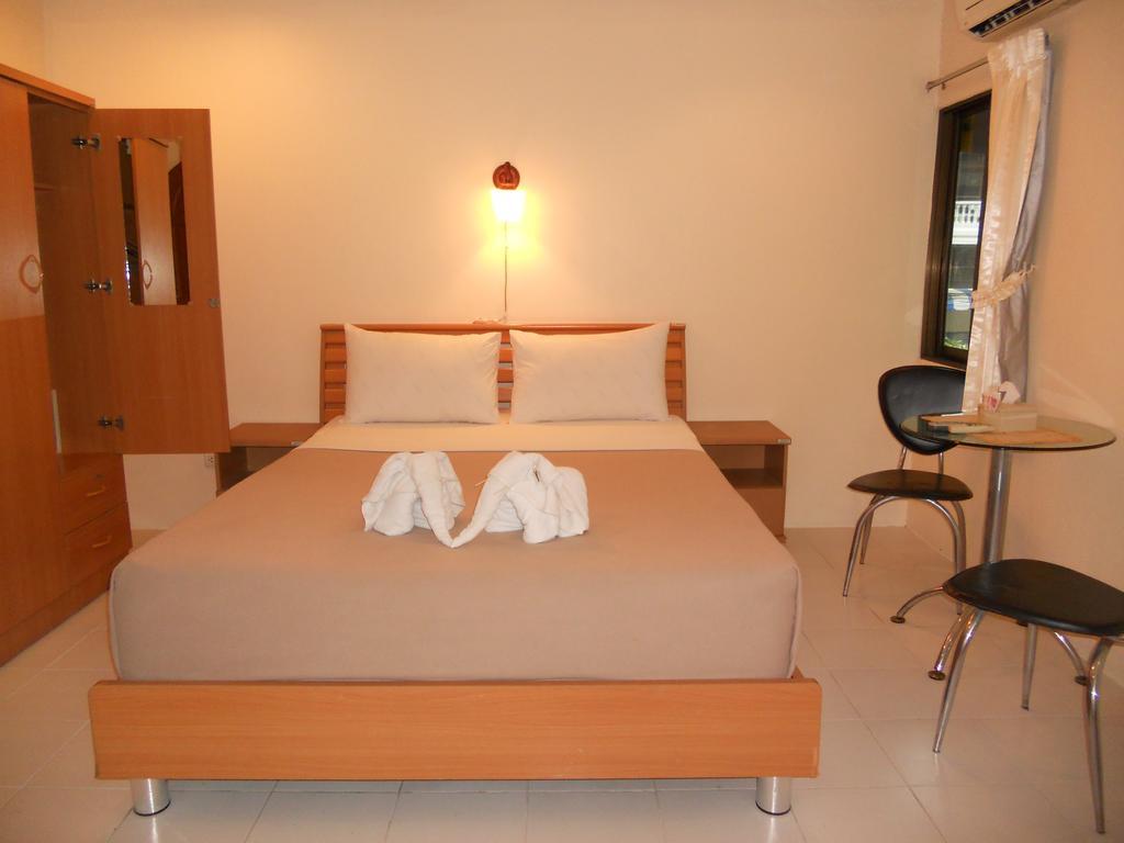 Stefan'S Guesthouse Jomtien Beach Extérieur photo