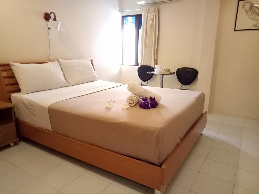 Stefan'S Guesthouse Jomtien Beach Extérieur photo
