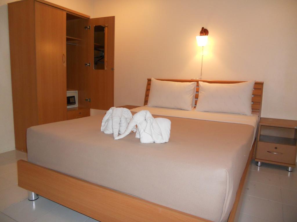 Stefan'S Guesthouse Jomtien Beach Extérieur photo