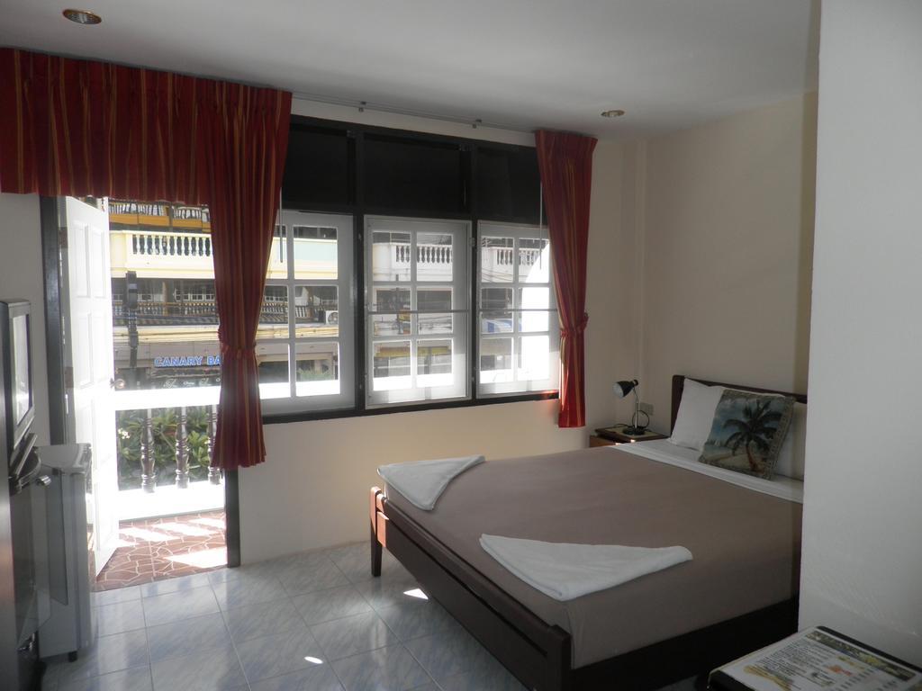 Stefan'S Guesthouse Jomtien Beach Extérieur photo