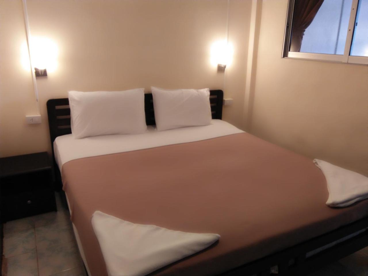 Stefan'S Guesthouse Jomtien Beach Extérieur photo