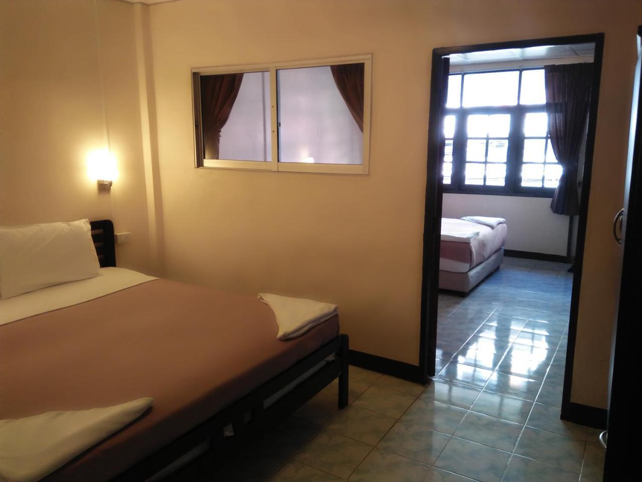 Stefan'S Guesthouse Jomtien Beach Extérieur photo