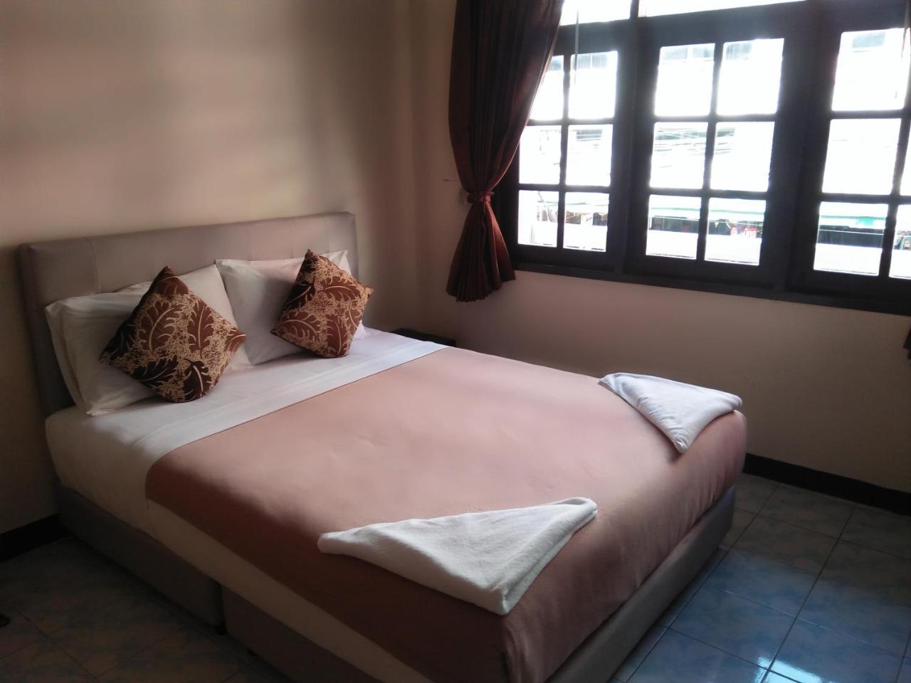 Stefan'S Guesthouse Jomtien Beach Extérieur photo